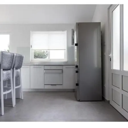Dingac - Two Bedroom With Balcony And Sea View Silver アパート