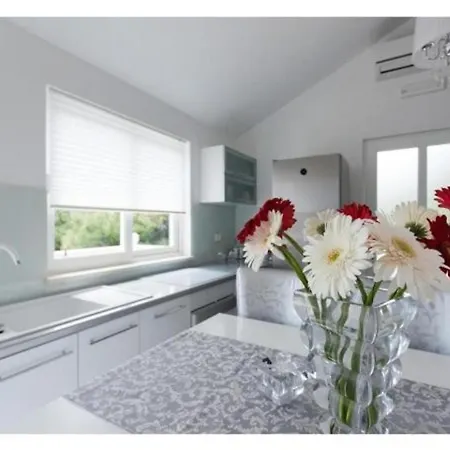 Dingac - Two Bedroom With Balcony And Sea View Silver شقة